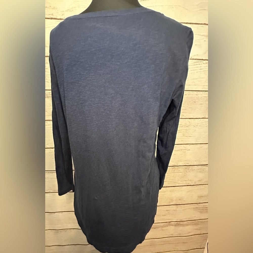 Crown and Ivy Women's Navy Long Sleeve Top with Giraffes Size large, Casual Tee - Picture 2 of 4